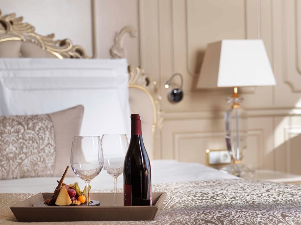 المشروبات الكحولية والنظارات والوجبات الخفيفة في فندق سي في كيه بارك البوسفور